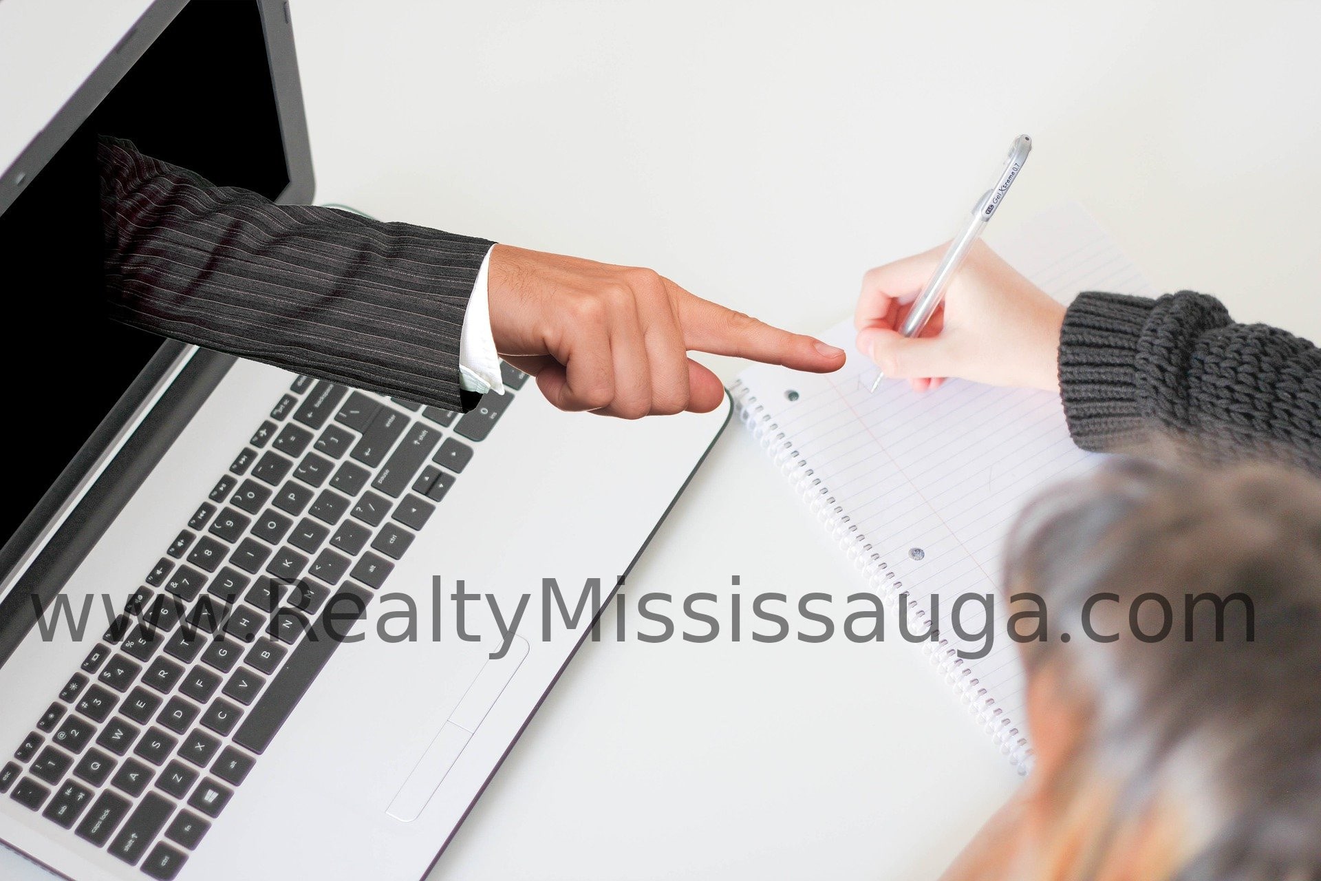 You are currently viewing Start a Tutorial Class for Aspiring Real Estate Professionals in Mississauga